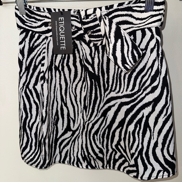 Dresses & Skirts - NWT BOUTIQUE SKIRT